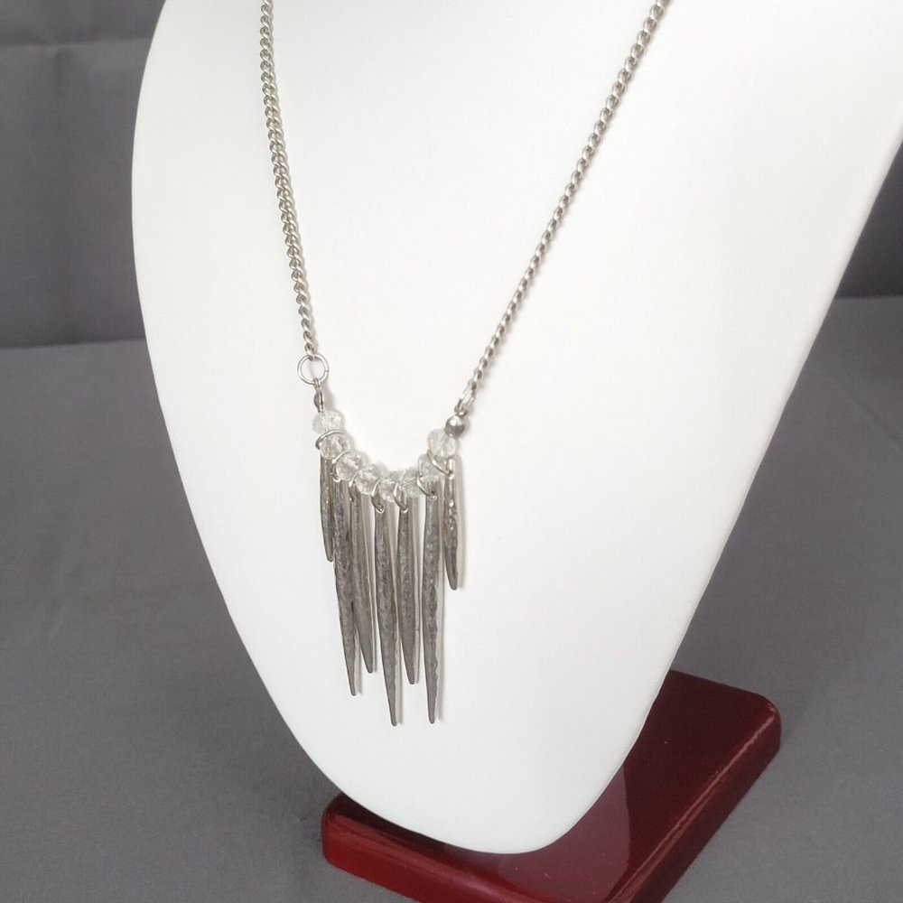 Womens Silver Tone Metal Chain Spiked Beaded Pendant Fashion Necklace 16 in - Picture 4 of 9